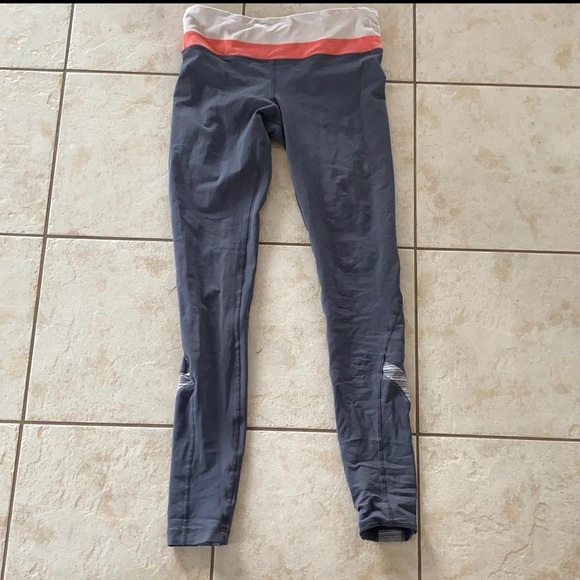 Lululemon leggings, size 6 or 8 - Picture 1 of 1